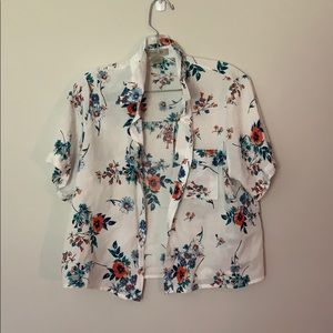 5/$15 ‼️ White Floral Hawaiian Styled Button Down Crop Top